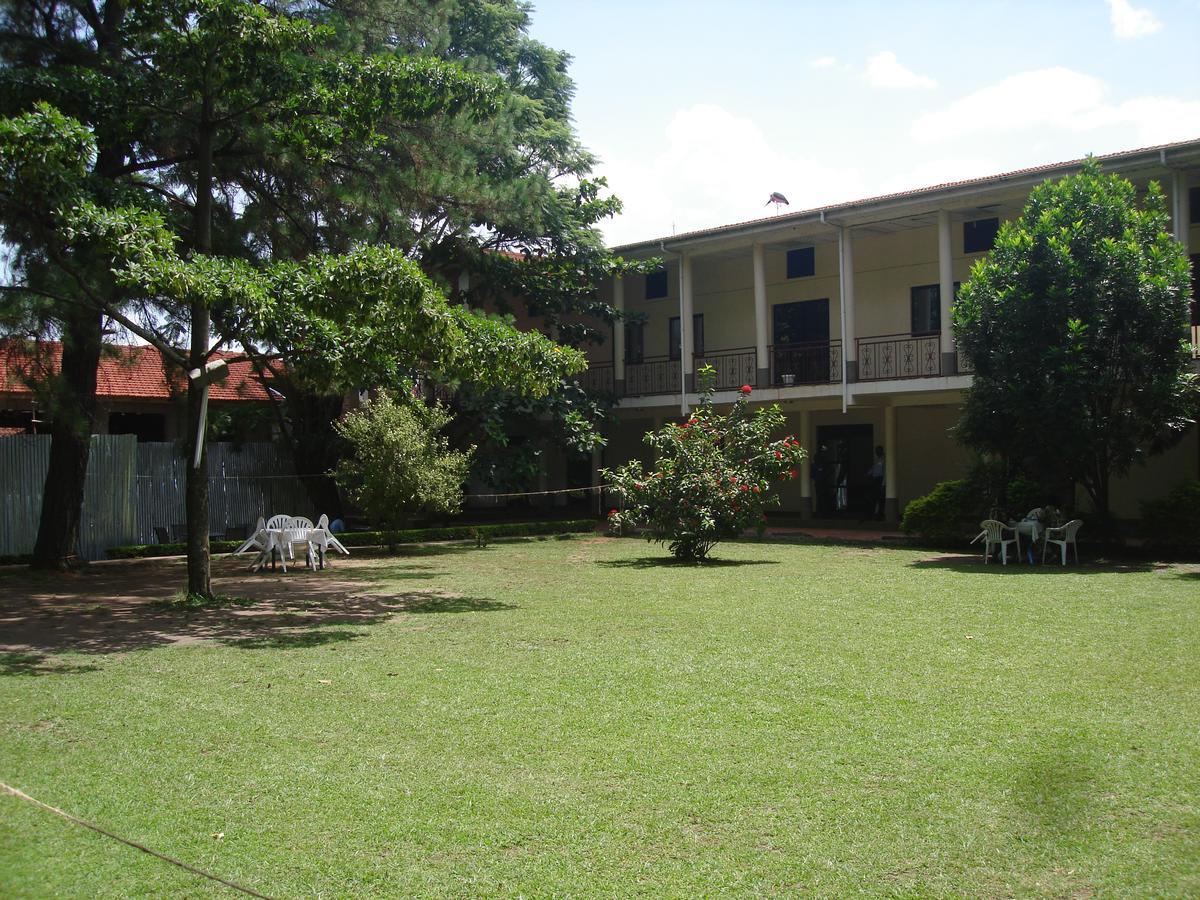 Acholi Inn グル エクステリア 写真