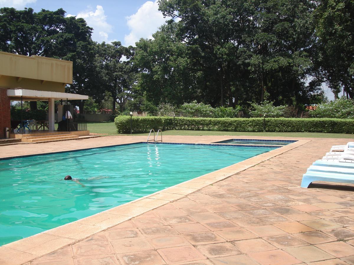 Acholi Inn グル エクステリア 写真